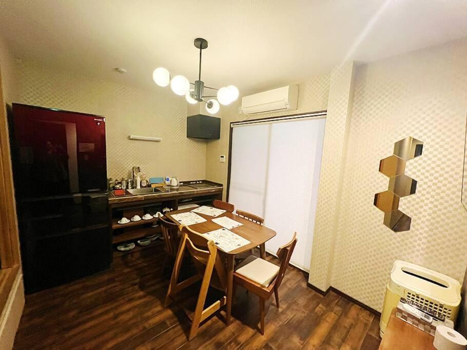 静響の宿 Silent Echo Inn โอซาก้า ภายนอก รูปภาพ