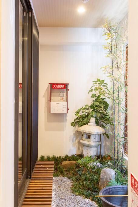 静響の宿 Silent Echo Inn โอซาก้า ภายนอก รูปภาพ